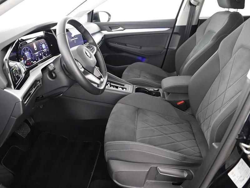 Gebraucht VW Golf VII Life 150 PS (110 kW) 2021 Schwarz  metallicperleffektno Kleinwagen