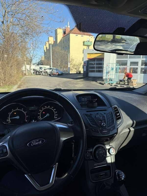 Gebraucht Ford Fiesta Trend 65 PS (47 kW) 2016 Schwarz Limousine