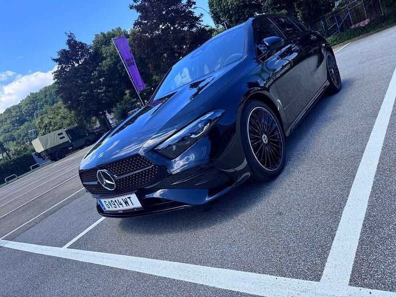 Gebraucht Mercedes A200 163 PS (119 kW) 2024 Schwarz Limousine