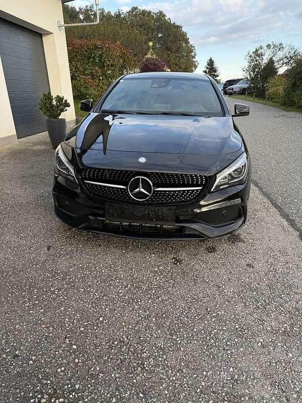 Gebraucht 2016 Mercedes CLA200 Shooting Brake AMG line Kombi | € 16.500 (Teuer) - Bild 1/4