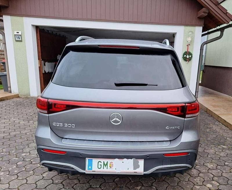 Gebraucht Mercedes EQB300 AMG line 167 kW (228 PS) 2023 Grau SUV