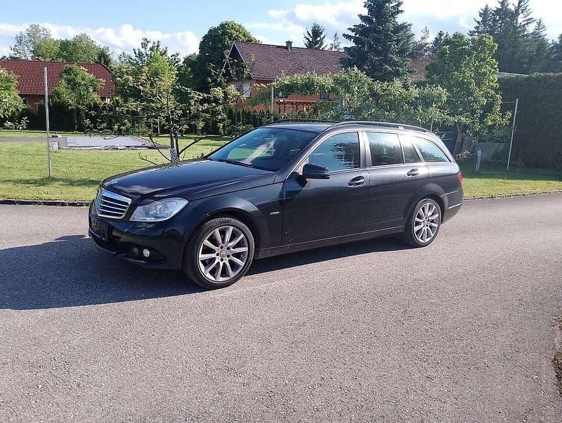 Schwarz Gebraucht 2012 Mercedes C180 Classic Kombi | € 6.450 (Etwas zu teuer) - Bild 1/4