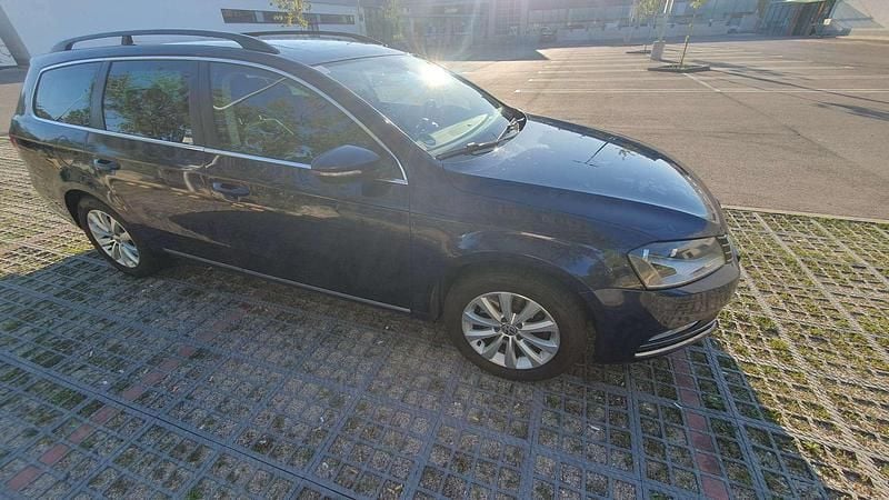 Gebraucht VW Passat 105 PS (77 kW) 2012 Blau Kombi