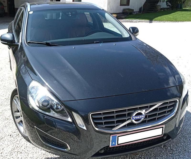 Gebraucht Volvo V60 Summum 215 PS (158 kW) 2011 Grau Kombi