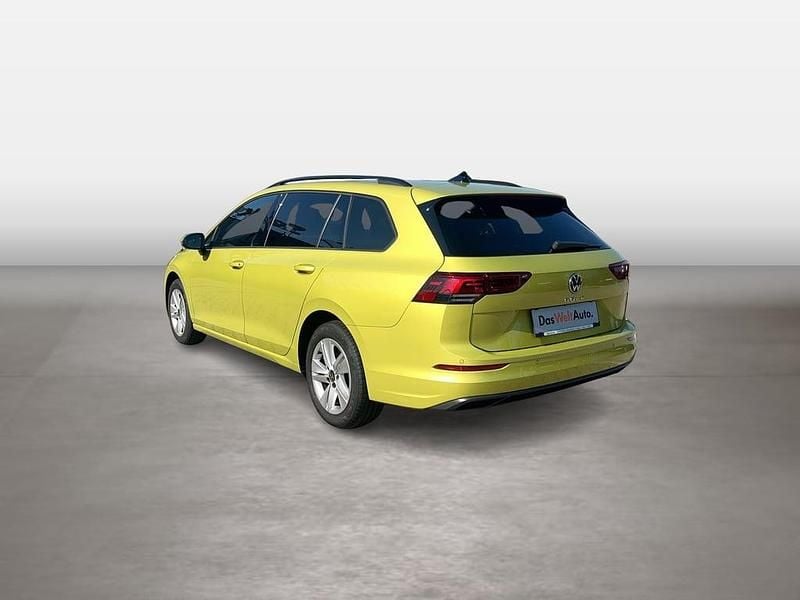 Gebraucht VW Golf VIII Life 116 PS (85 kW) 2023 Mittelgelb  metallic Kombi