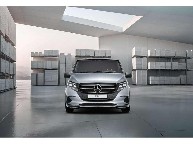 Gebraucht Mercedes Vito 163 PS (119 kW) 2024 Silber Van