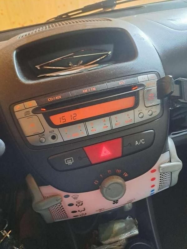 Gebraucht Peugeot 107 68 PS (50 kW) 2012 Grau Kleinwagen