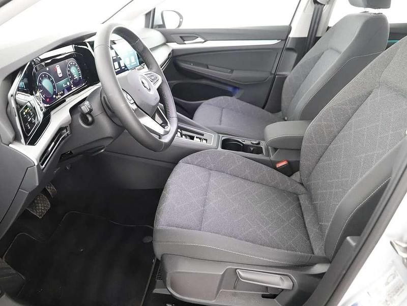 Gebraucht VW Golf VIII Life 131 PS (96 kW) 2021 Silber Limousine