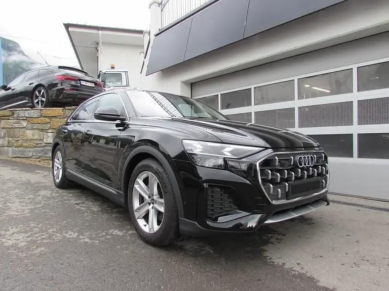 Gebraucht Audi Q8 Ambiente 286 PS (210 kW) 2024 Schwarz  metallicperleffektno SUV