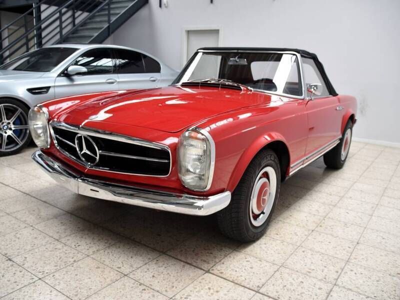 Gebraucht Mercedes 230 150 PS (110 kW) 1966 Rot Cabrio
