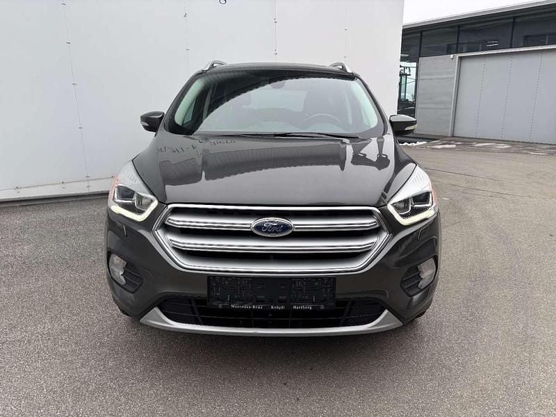 Gebraucht Ford Kuga Titanium 182 PS (133 kW) 2017 Grau SUV