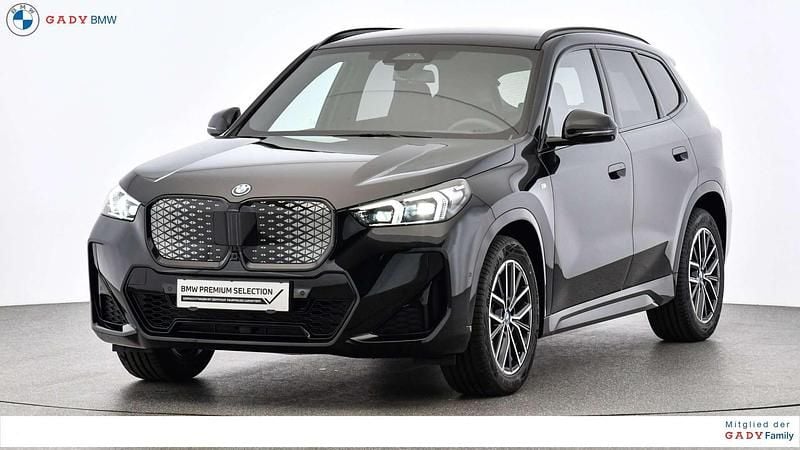 Saphirschwarz Gebraucht 2024 BMW iX1 Shadowline SUV | € 42.490 (Superpreis) - Bild 1/4