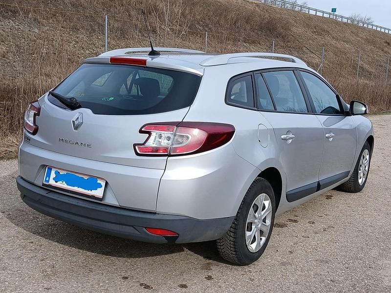 Gebraucht Renault Mégane GrandTour Dynamique 110 PS (80 kW) 2009 Silber Kombi