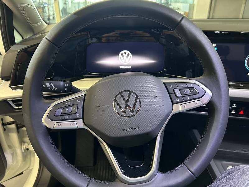 Gebraucht VW Golf VIII 110 PS (80 kW) 2024 Weiss  normal Limousine