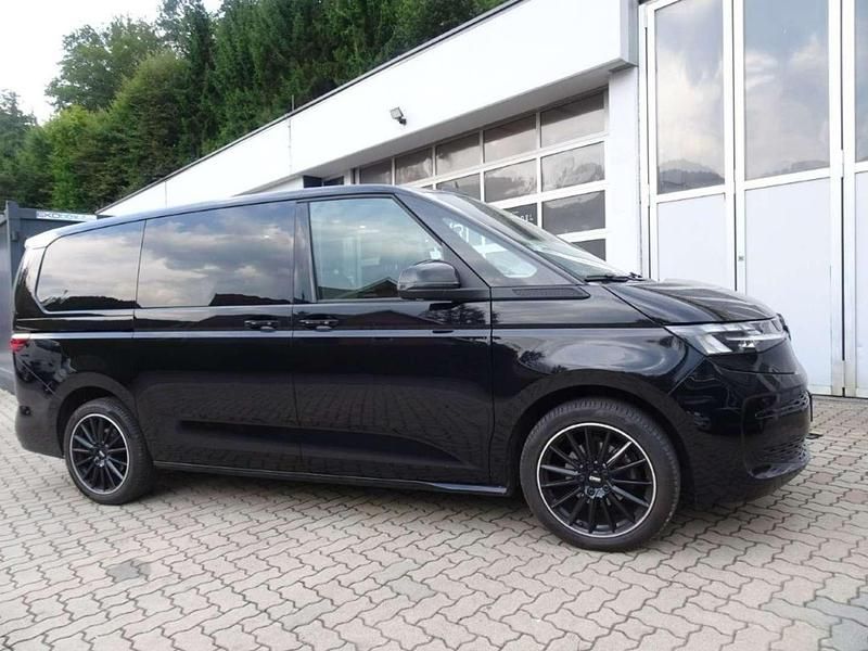 Gebraucht VW Multivan Life 150 PS (110 kW) 2023 Schwarz Van