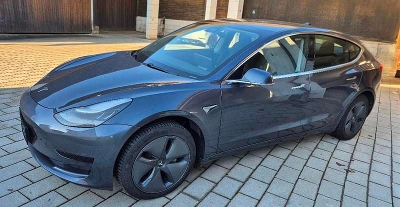 Gebraucht 2020 Tesla Model 3 Standard Range Plus Limousine | € 20.900 (Fairer Preis) - Bild 1/4