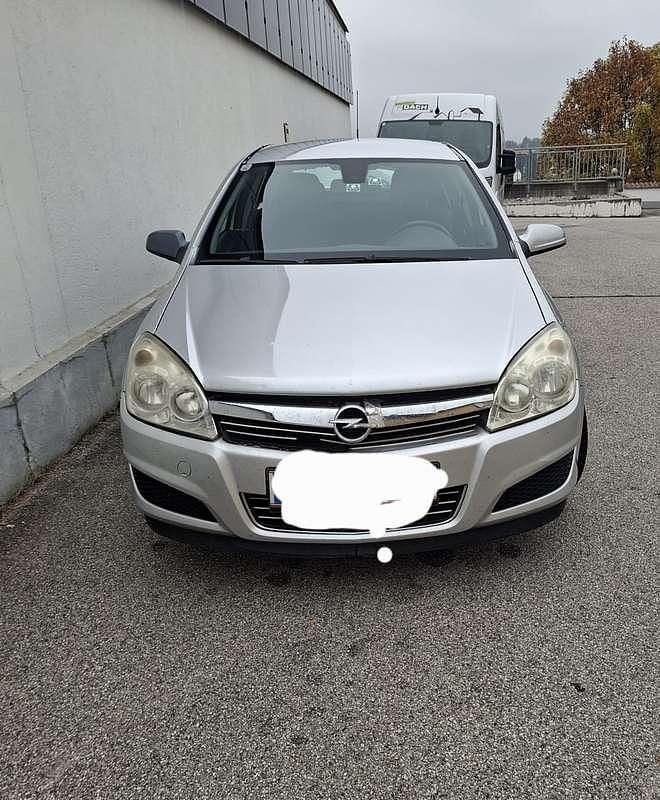 Silber Gebraucht 2009 Opel Astra Edition Limousine | € 1.290 (Superpreis) - Bild 1/4