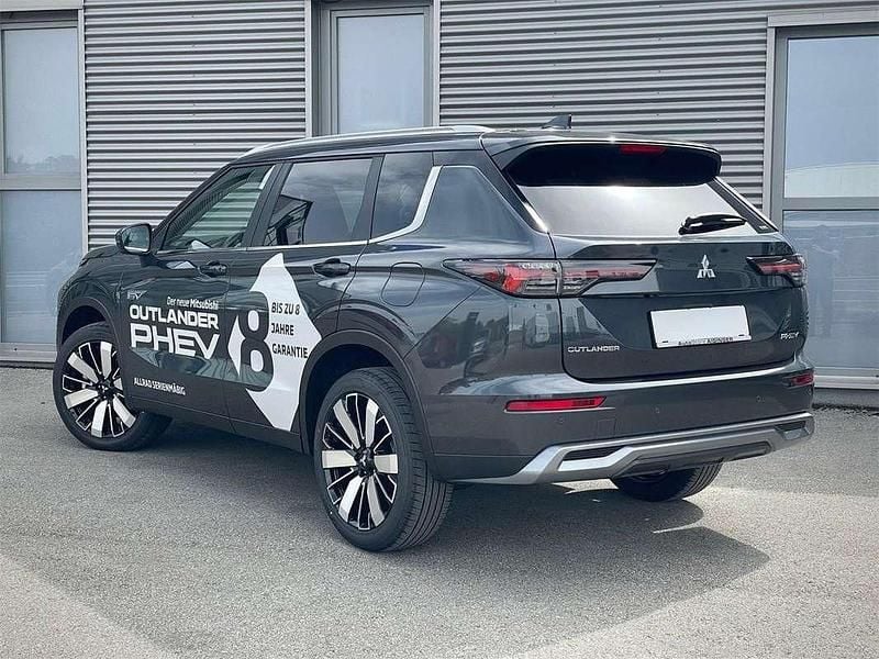 Gebraucht Mitsubishi Outlander P-HEV Intense 306 PS (225 kW) 2025 Grau SUV