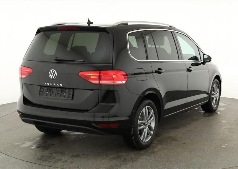 Neu VW Touran Comfortline 150 PS (110 kW) 2025 Schwarz Van / Kleinbus