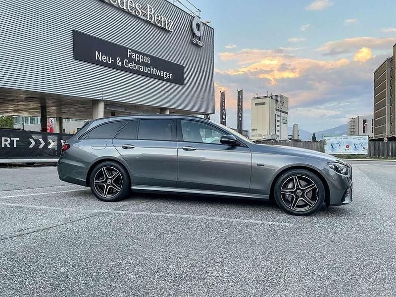 Grau Gebraucht 2020 Mercedes E300 AMG line Kombi | € 31.900 (Fairer Preis) - Bild 1/4