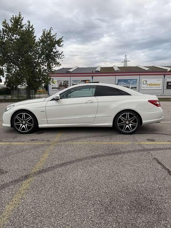 Gebraucht Mercedes E350 AMG line 306 PS (225 kW) 2011 Weiß Coupé