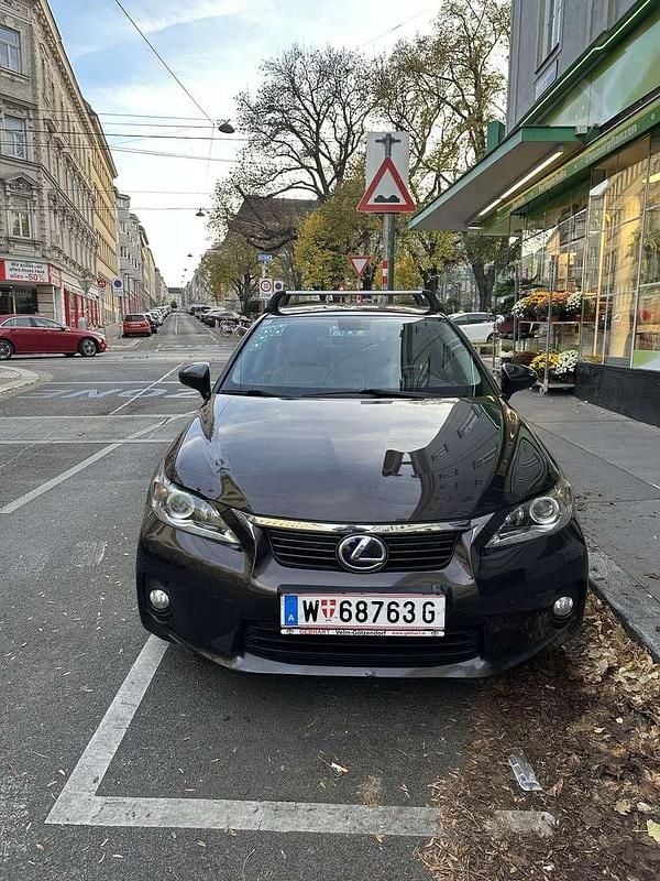 Gebraucht 2011 Lexus CT200h Executive Line Limousine | € 7.690 - Bild 1/4