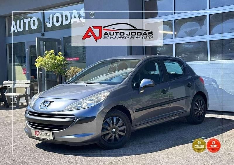 Grau Gebraucht 2008 Peugeot 207 Limousine | € 4.000 - Bild 1/4