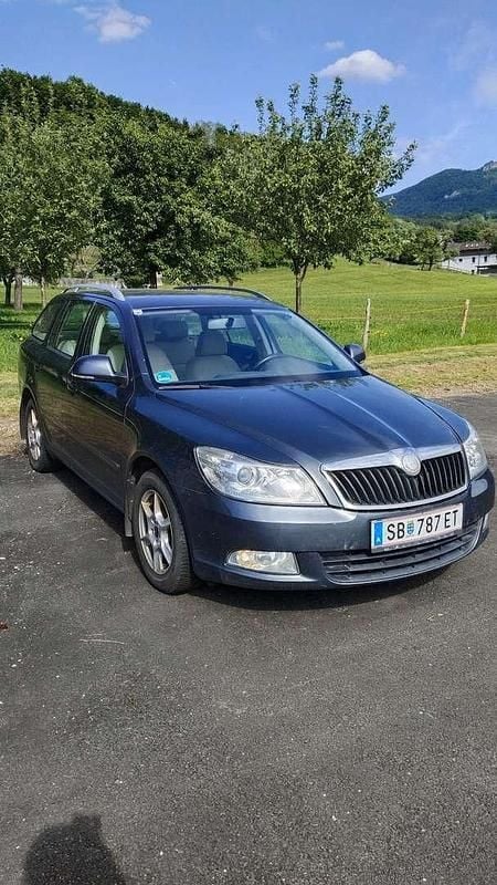 Gebraucht Skoda Octavia Elegance 105 PS (77 kW) 2010 Kombi