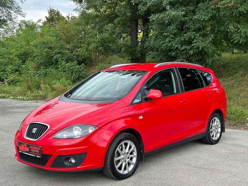 Rot Gebraucht 2011 Seat Altea XL Stylance Van / Kleinbus | € 5.790 - Bild 1/4