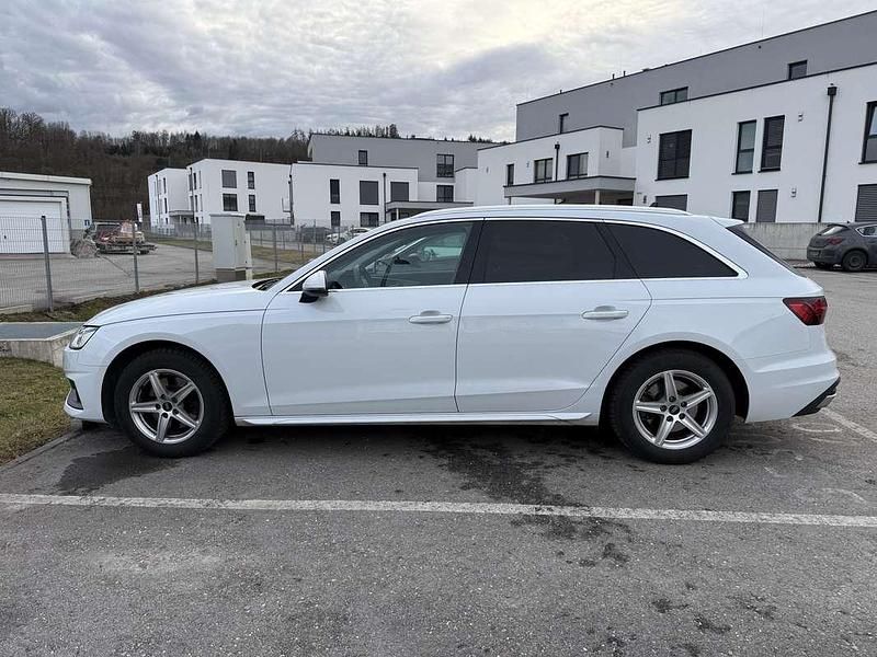 Gebraucht Audi A4 Comfort 163 PS (119 kW) 2023 Weiß Kombi