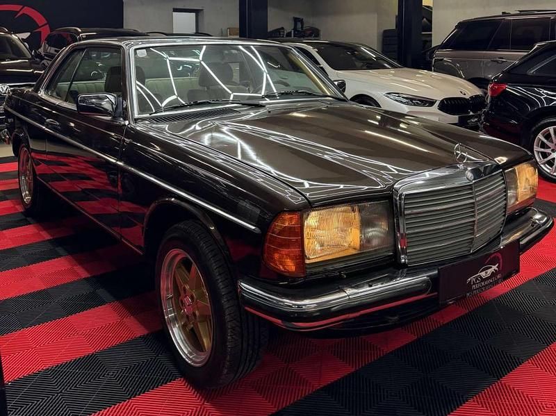 Gebraucht Mercedes 280 185 PS (136 kW) 1983 Braun Coupé