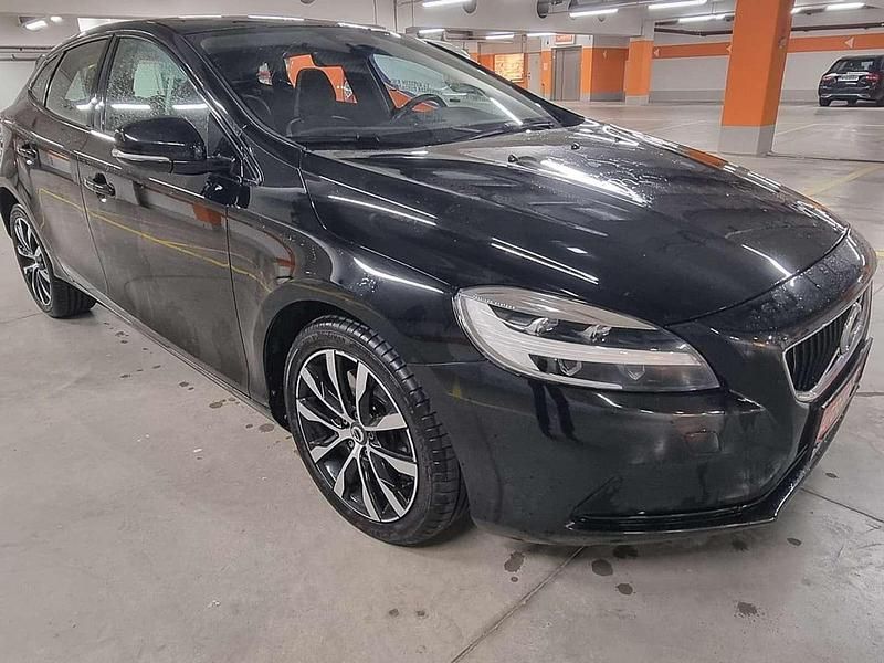 Gebraucht Volvo V40 Momentum 150 PS (110 kW) 2018 Schwarz Kombi