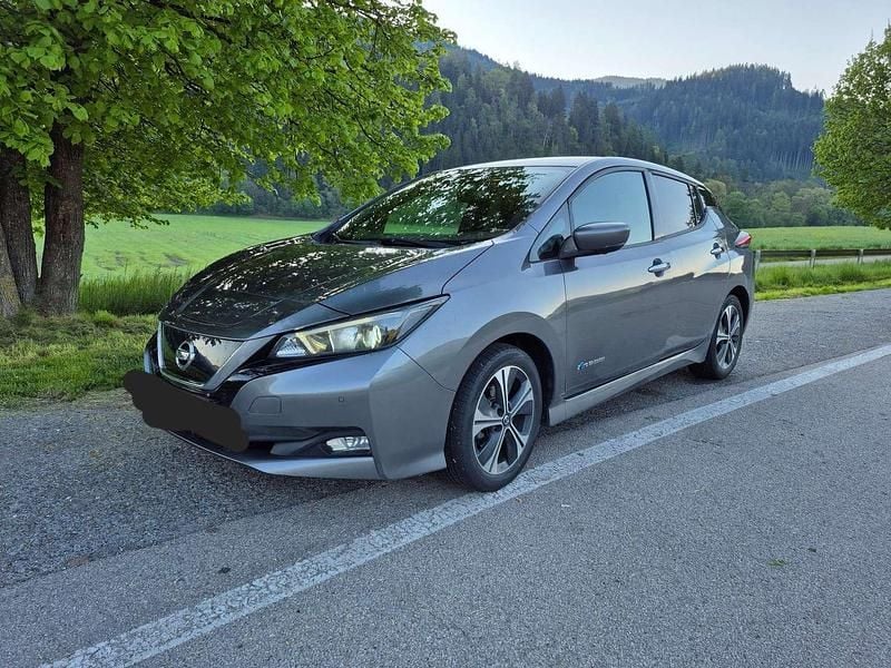 Grau Gebraucht 2019 Nissan Leaf Tekna Kleinwagen | € 12.250 - Bild 1/4
