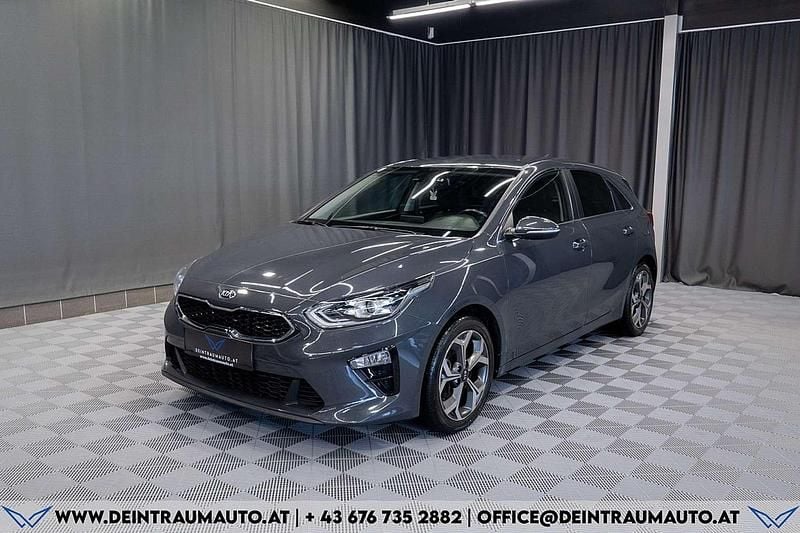 Grau Gebraucht 2018 Kia Ceed Gold Kleinwagen | € 13.990 (Fairer Preis) - Bild 1/4