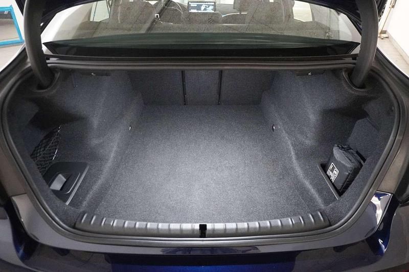 Gebraucht BMW 530 Efficient Dynamics 286 PS (210 kW) 2022 Blau Limousine