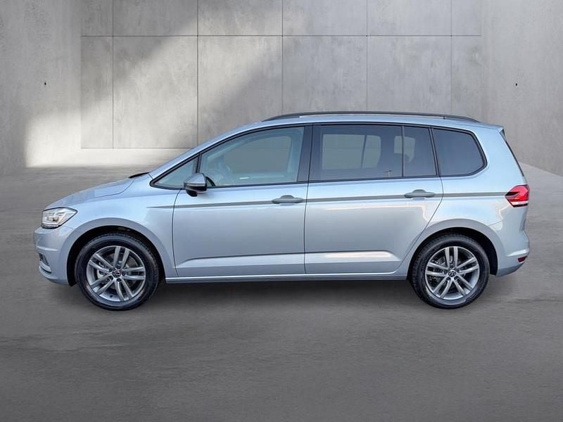 Neu VW Touran 150 PS (110 kW) 2025 Silber  metallic Van / Kleinbus