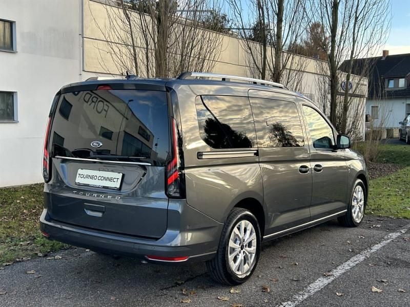Neu Ford Tourneo Titanium 122 PS (89 kW) 2026 Grau Kombi