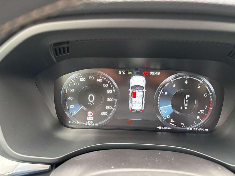 Gebraucht Volvo XC60 Momentum 190 PS (139 kW) 2020 Weiß SUV