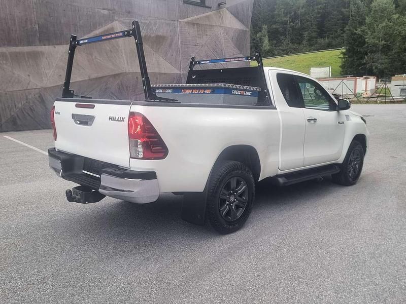 Gebraucht Toyota HiLux Active 150 PS (110 kW) 2021 Weiß Abholung