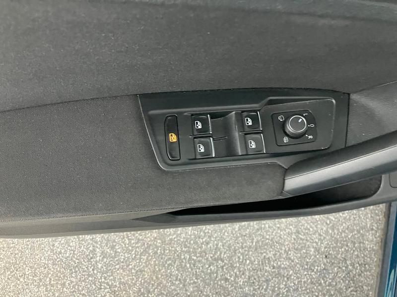 Gebraucht VW Tiguan Life 122 PS (89 kW) 2021 Dunkelblau  metallic SUV