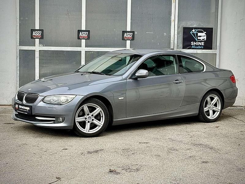 Gebraucht BMW 325 204 PS (150 kW) 2010 Grau Coupé