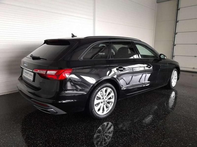 Gebraucht Audi A4 Comfort 163 PS (119 kW) 2022 Schwarz Kombi