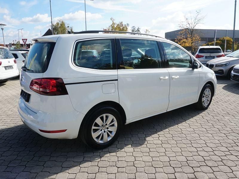 Gebraucht VW Sharan Family 150 PS (110 kW) 2022 Weiß Van / Kleinbus