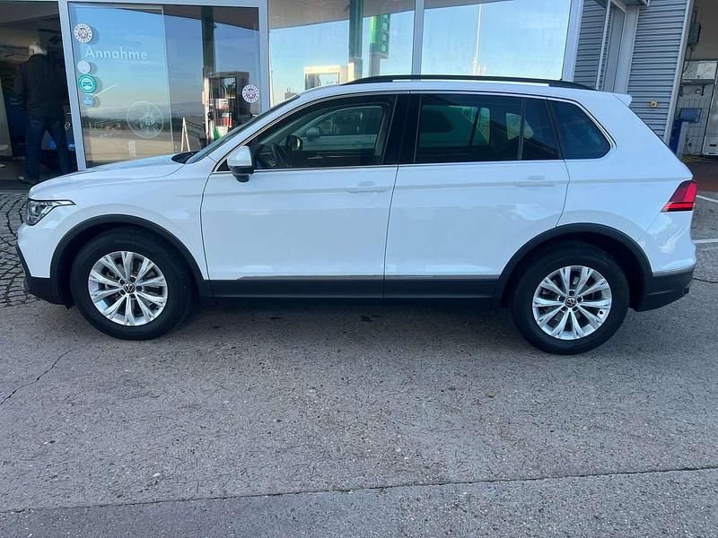 Gebraucht VW Tiguan Life 150 PS (110 kW) 2022 Weiss  normal SUV