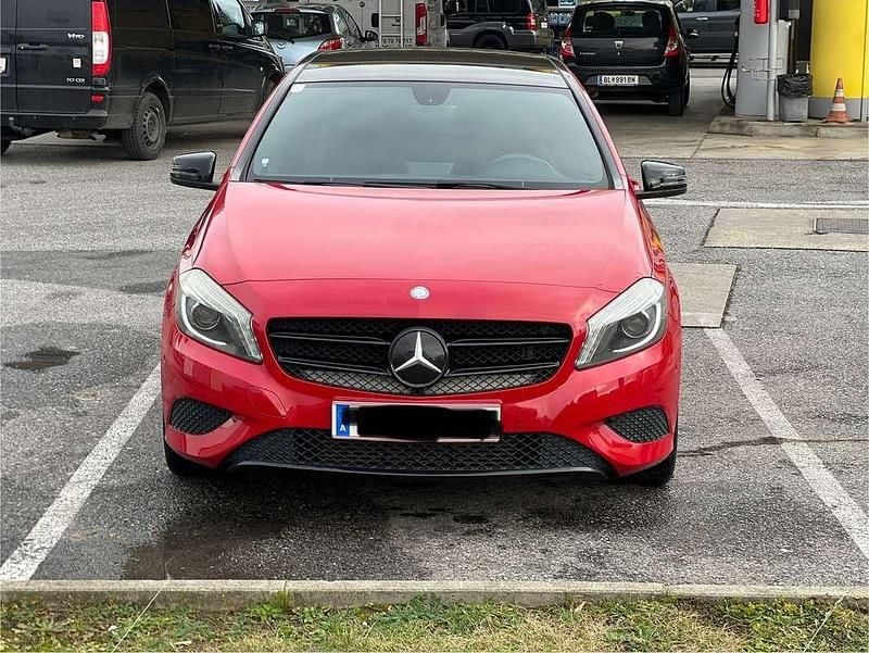 Gebraucht Mercedes 180 122 PS (89 kW) 2014 Rot Limousine