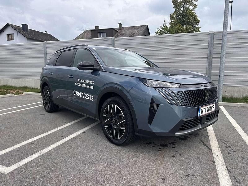 Neu Peugeot 5008 Allure 136 PS (100 kW) 2025 Blau Van / Kleinbus