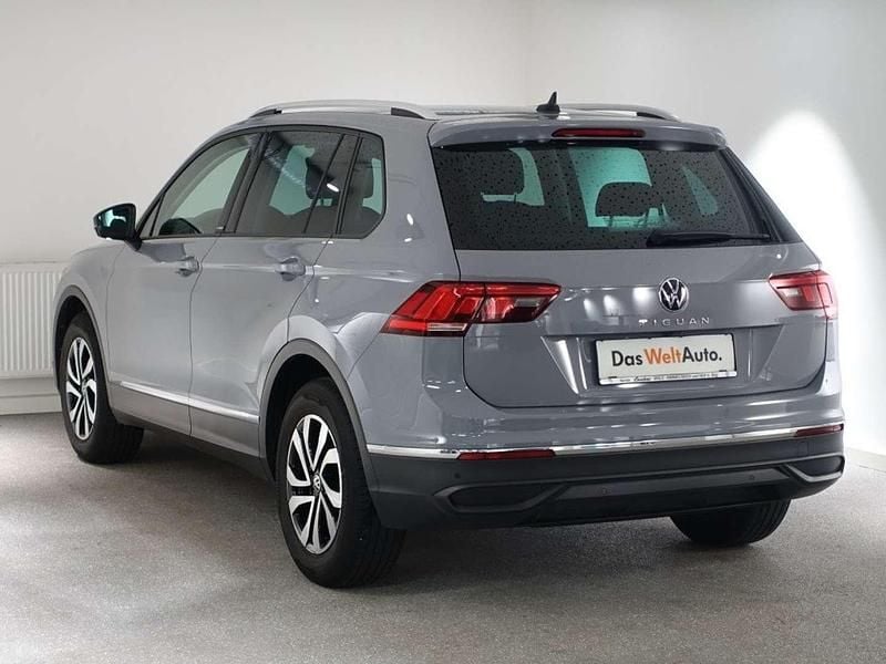 Gebraucht VW Tiguan Life 131 PS (96 kW) 2021 Grau SUV