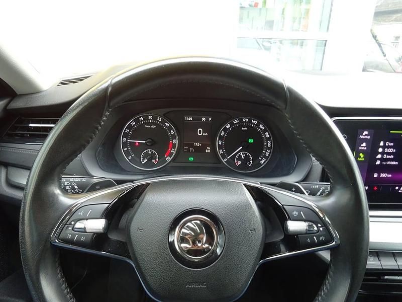 Gebraucht Skoda Octavia Ambition 150 PS (110 kW) 2022 Silber  metallic Kombi