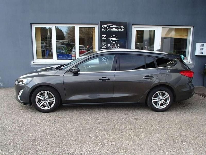Grau Gebraucht 2019 Ford Focus Trend Kombi | € 12.480 (Fairer Preis) - Bild 1/4