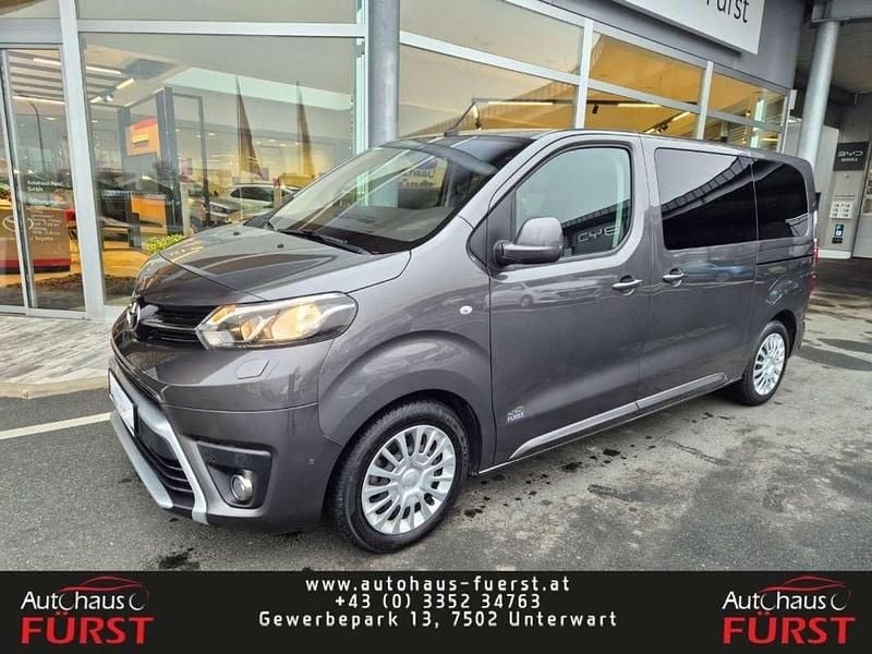 Grau Gebraucht 2021 Toyota Proace Van / Kleinbus | € 30.990 (Superpreis) - Bild 1/4